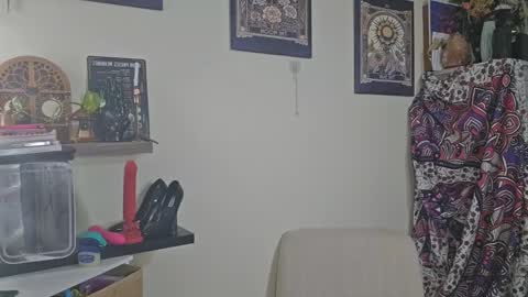 Snapshot of sluttysofia_ chatting on February 1, 4:24 am Sluttysofia online show from February 1, 4:24 am