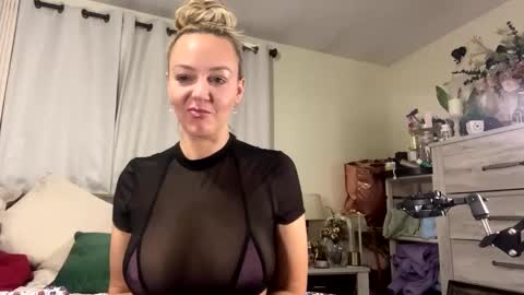 Snapshot of sluttysofia_ chatting on February 14, 3:54 am Sluttysofia online show from February 14, 3:54 am