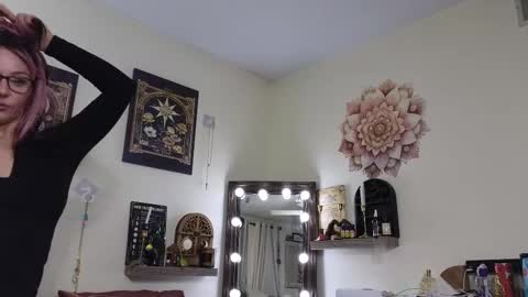 Snapshot of sluttysofia_ chatting on February 28, 6:43 am Sluttysofia online show from February 28, 6:43 am