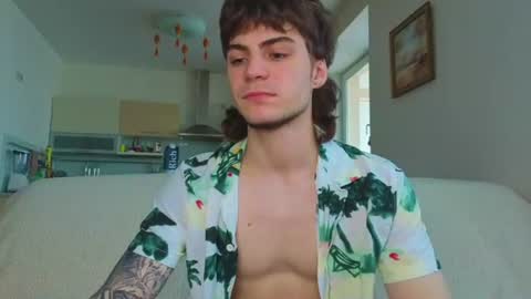 Snapshot of sly_gus chatting on July 1, 10:17 am Gus online show from July 1, 10:17 am