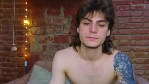 Snapshot of sly_gus chatting on July 28, 1:54 pm Gus online show from July 28, 1:54 pm