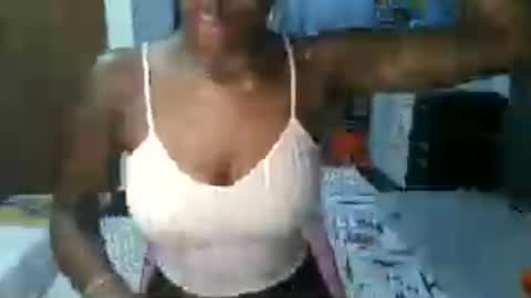 Snapshot of sly_rose chatting on July 27, 3:08 pm sly_rose online show from July 27, 3:08 pm