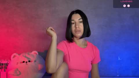 Snapshot of smaillev chatting on June 3, 9:56 am Melani online show from June 3, 9:56 am