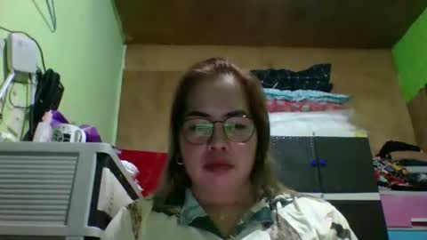 Snapshot of small_boobs59 chatting on May 4, 9:49 am Lovewella online show from May 4, 9:49 am