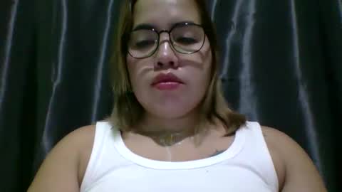 Snapshot of small_boobs59 chatting on May 5, 7:16 am Lovewella online show from May 5, 7:16 am