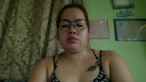 Snapshot of small_boobs59 chatting on May 9, 2:39 am Lovewella online show from May 9, 2:39 am