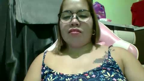 Snapshot of small_boobs59 chatting on May 14, 2:57 pm Lovewella online show from May 14, 2:57 pm
