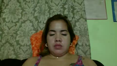 Snapshot of small_boobs59 chatting on May 19, 6:20 am Lovewella online show from May 19, 6:20 am