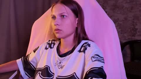 Snapshot of small_emma0 chatting on September 8, 4:28 pm Emma online show from September 8, 4:28 pm