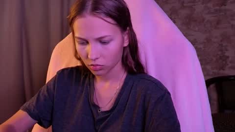 Snapshot of small_emma0 chatting on September 10, 4:18 pm Emma online show from September 10, 4:18 pm