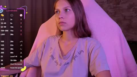 Snapshot of small_emma0 chatting on September 22, 4:09 pm Emma online show from September 22, 4:09 pm