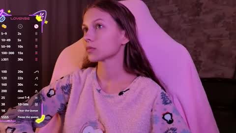 Snapshot of small_emma0 chatting on October 5, 6:17 pm Emma online show from October 5, 6:17 pm