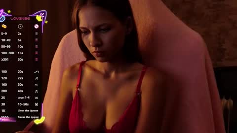 Snapshot of small_emma0 chatting on October 8, 7:33 pm Emma online show from October 8, 7:33 pm