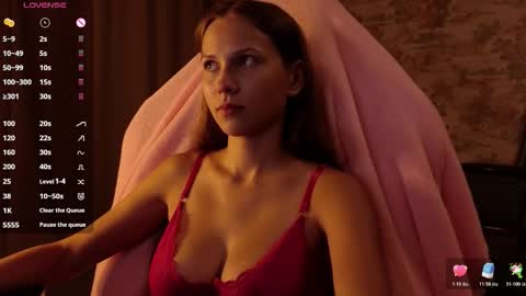 Snapshot of small_emma0 chatting on October 18, 7:36 pm Emma online show from October 18, 7:36 pm