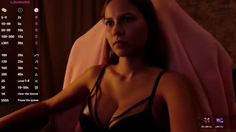 Snapshot of small_emma0 chatting on October 20, 7:03 pm Emma online show from October 20, 7:03 pm