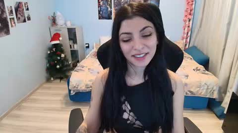 small_horny_girl online show from December 17, 7:36 am