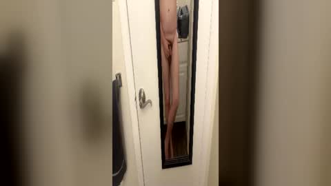 Snapshot of smalldick0324 chatting on June 14, 12:07 pm smalldick0324 online show from June 14, 12:07 pm