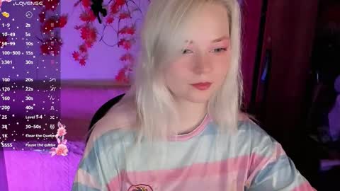 Snapshot of smallimpmeili chatting on October 24, 7:43 pm smallimpmeili online show from October 24, 7:43 pm