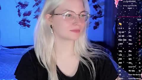 Snapshot of smallimpmeili chatting on November 16, 6:57 pm smallimpmeili online show from November 16, 6:57 pm