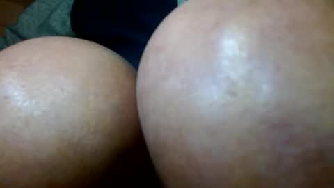 Snapshot of smallmalelass chatting on January 1, 11:49 am smallmalelass online show from January 1, 11:49 am