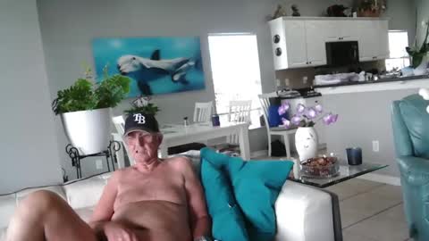 Snapshot of smallpenisbigtongue chatting on April 2, 4:04 pm Daddy online show from April 2, 4:04 pm