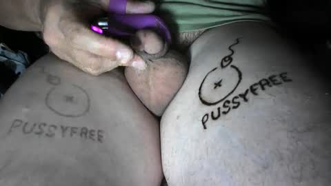 Snapshot of smallpenismwm chatting on June 2, 12:01 am pussyfree4eva online show from June 2, 12:01 am