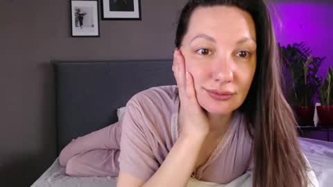 Snapshot of smalltittsbigsoul chatting on March 7, 5:08 am Anna no bbbbybybbabebyy just Anna. And dont call me mom please. online show from March 7, 5:08 am