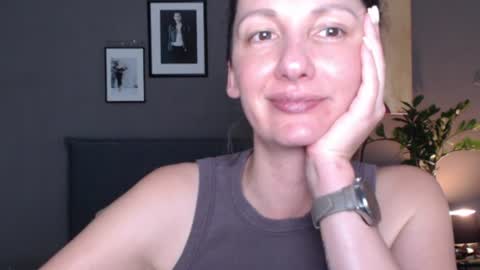 Snapshot of smalltittsbigsoul chatting on July 8, 5:39 pm Anna no bbbbybybbabebyy just Anna. And dont call me mom please. online show from July 8, 5:39 pm