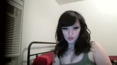 Snapshot of smallvampy chatting on June 3, 1:08 am Vampy online show from June 3, 1:08 am