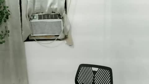 Snapshot of smellon_shake chatting on November 25, 1:22 pm Julia online show from November 25, 1:22 pm