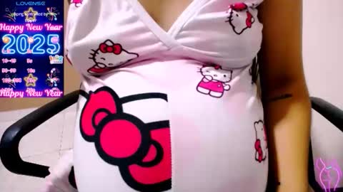 Snapshot of smeralda_24 chatting on December 18, 12:17 am smeralda_24 online show from December 18, 12:17 am