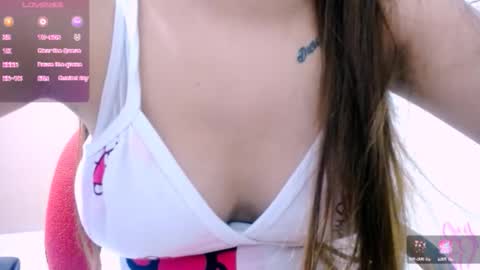 Snapshot of smeralda_24 chatting on January 8, 2:03 am smeralda_24 online show from January 8, 2:03 am