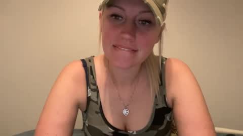 Snapshot of smexxii93 chatting on December 9, 2:56 am smexxii93 online show from December 9, 2:56 am