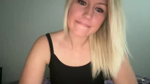 Snapshot of smexxii93 chatting on December 27, 8:50 pm smexxii93 online show from December 27, 8:50 pm