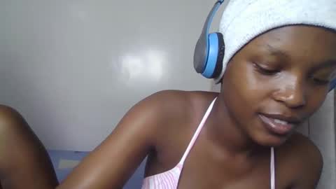 smiley luv1 online show from March 11, 8:59 pm