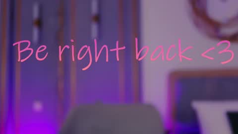 Snapshot of smiley_mia_ chatting on February 10, 8:09 am Mia online show from February 10, 8:09 am