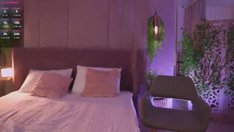 Snapshot of smiley_mia_ chatting on November 24, 5:18 am Mia online show from November 24, 5:18 am