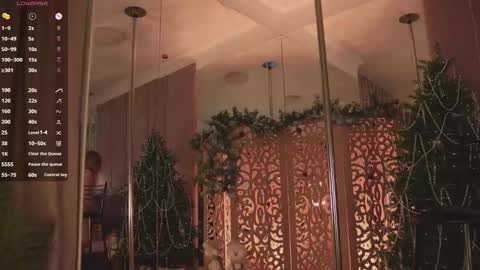 Mia online show from December 22, 5:54 pm