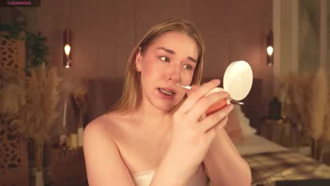 Mia online show from March 5, 5:14 am