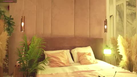 Mia online show from March 15, 5:13 am