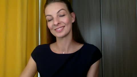 Snapshot of smiling_lexa chatting on June 10, 5:23 pm smiling_lexa online show from June 10, 5:23 pm