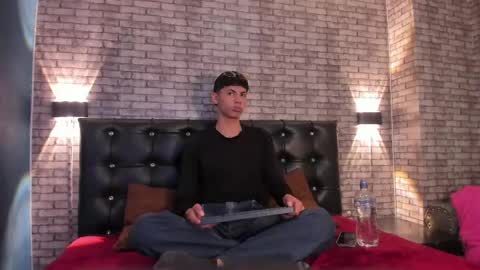 Snapshot of smith_luxe chatting on April 14, 7:42 pm Smith online show from April 14, 7:42 pm
