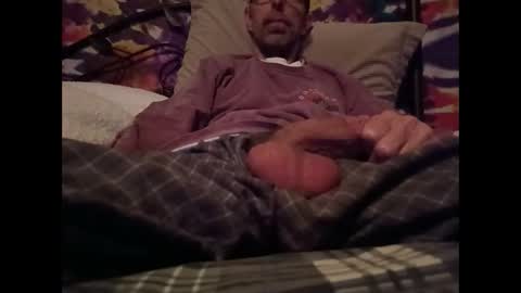 Snapshot of smkforme chatting on December 3, 6:54 am smoke-4-me online show from December 3, 6:54 am