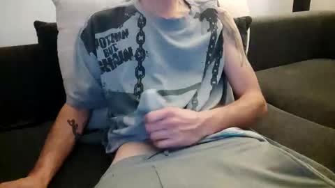 Snapshot of smokeandwatching chatting on December 8, 3:21 am Smokeandwatching online show from December 8, 3:21 am