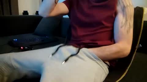 Snapshot of smokeandwatching chatting on January 22, 8:28 pm Smokeandwatching online show from January 22, 8:28 pm