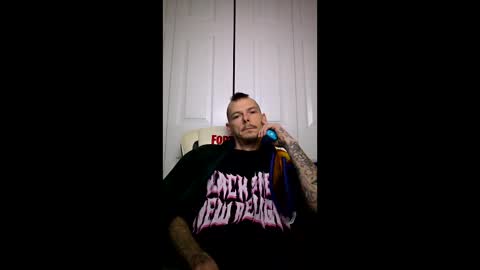 Snapshot of smokebandit420 chatting on December 17, 1:55 am smokebandit420 online show from December 17, 1:55 am