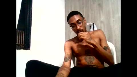 Snapshot of smokepurxxx chatting on April 17, 4:37 am smokepurxxx online show from April 17, 4:37 am