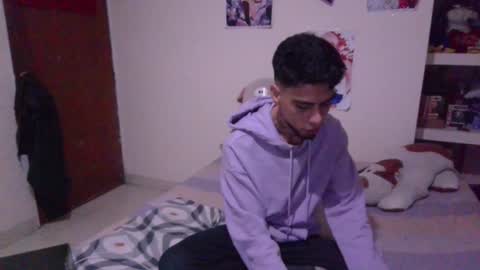 Snapshot of smoker00teddybear chatting on February 1, 11:10 am teddy online show from February 1, 11:10 am