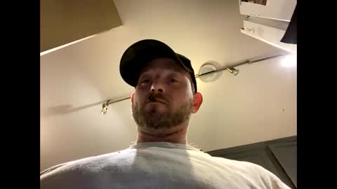 Snapshot of smokeymt420 chatting on February 10, 1:35 am smokeymt420 online show from February 10, 1:35 am