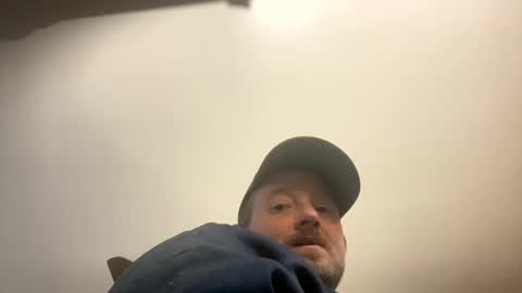 Snapshot of smokeymt420 chatting on February 21, 10:15 pm smokeymt420 online show from February 21, 10:15 pm